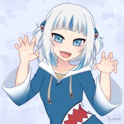  1girl :d blue_background blue_eyes blue_hair blue_hoodie blush claw_pose collarbone commentary curled_fingers english_commentary fish_skeleton gawr_gura gawr_gura_(1st_costume) hair_ornament hands_up highres hololive hololive_english hood hoodie looking_at_viewer shark_girl smile solo teeth upper_body upper_teeth_only virtual_youtuber white_hair xyronii 