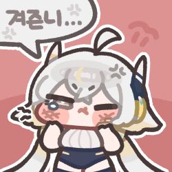  1girl ahoge black_buruma buruma commentary_request grey_hair korean_commentary korean_text long_hair low_twintails monyami one_eye_closed pink_background renewa_(trickcal) ribbed_shirt shirt solo speech_bubble translation_request trickcal twintails upper_body white_shirt 
