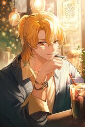  1boy alternate_costume bespectacled blonde_hair blue_sweater bracelet closed_mouth commentary cup drinking_straw glasses hair_between_eyes highres holding holding_pen indoors jewelry looking_at_viewer luuk_herssen_(wuthering_waves) male_focus pen rectangular_eyewear red_eyes shirt smile solo sweater tru_0501 untranslatable_commentary white_shirt wuthering_waves 