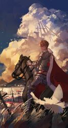  1boy absurdres ahoge armor blonde_hair blue_sky braid braided_ponytail bridle cape chinese_commentary clouds commentary_request fate/strange_fake fate_(series) highres holding holding_reins horse horseback_riding knight male_focus multicolored_hair outdoors red_eyes red_streaks reins richard_i_(fate) riding single_braid sky solo streaked_hair weimingweiran 