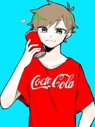  1boy :3 alternate_costume animification antenna_hair blue_background brown_hair can clothes_writing coca-cola commentary drink drink_can edd_(eddsworld) eddsworld english_commentary green_eyes hair_behind_ear heart holding holding_can holding_drink kion-aaaaa looking_at_viewer male_focus red_shirt shirt short_hair short_sleeves simple_background smile solo swept_bangs t-shirt upper_body 