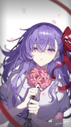  1girl absurdres bouquet breasts commentary_request dao_qie fate/stay_night fate_(series) flower gradient_background grey_background hair_ribbon highres holding holding_bouquet large_breasts light_blush long_hair looking_at_viewer matou_sakura parted_lips petals pink_flower pink_petals puffy_short_sleeves puffy_sleeves purple_hair red_ribbon ribbon shirt short_sleeves solo violet_eyes white_shirt 
