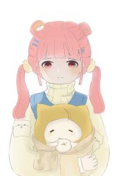  1girl =_= ahoge animal blue_bow blue_vest blunt_bangs bow cat chinese_commentary closed_mouth clothed_animal commentary_request dog_hair_ornament double_bun downturned_eyes ear_covers eating food frilled_vest frills fur-trimmed_sleeves fur_trim gehaha_(xinjinjumin780663190669) guardian_floof_(infinity_nikki) hair_bow hair_bun hair_ornament hair_scrunchie hairclip happy highres holding holding_animal holding_cat holding_food hood hood_up infinity_nikki layered_sleeves light_blush long_hair long_sleeves looking_at_animal low_twintails momo_(nikki) nikki_(nikki) nikki_(series) parallel_hairclips pink_eyes pink_hair puffy_long_sleeves puffy_sleeves scarf scrunchie shirt simple_background smile steamed_bun straight-on turtleneck turtleneck_shirt twintails unworn_scarf upper_body vest wavy_hair white_background white_cat white_scarf white_scrunchie white_shirt winter_clothes yellow_hood 