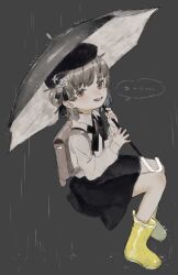  1girl backpack bag beret black_hat black_ribbon black_skirt black_umbrella boots brown_eyes brown_hair collared_shirt commentary_request fang flower full_body grey_background hair_rings hat hatoba_tsugu highres holding holding_umbrella invisible_chair long_sleeves looking_at_viewer mole mole_under_eye neck_ribbon open_mouth rain ribbon rose shirt shirt_tucked_in short_hair single_hair_ring sitting skirt solo speech_bubble suspender_skirt suspenders translation_request tsugu_(vtuber) umbrella virtual_youtuber white_flower white_rose white_shirt yagita_(astronomie) yellow_boots 