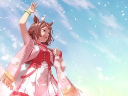  1girl ahoge animal_ears arm_up blue_sky blush bow bracelet breasts brown_hair cherry_blossoms clouds commentary_request dress falling_petals green_eyes hair_between_eyes hair_ornament horse_ears horse_girl jacket jewelry medium_hair open_mouth peeta petals pink_bow pink_dress pink_jacket pink_vest rhein_kraft_(dream_successor)_(umamusume) rhein_kraft_(umamusume) ribbon sky smile solo sweat teeth textless_version umamusume upper_teeth_only vest waving wristband 