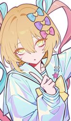  1girl blonde_hair bow chouzetsusaikawa_tenshi-chan chouzetsusaikawa_tenshi-chan_(cosplay) commentary cosplay don_quixote_(project_moon) drakefan92 hair_bow highres limbus_company long_hair needy_girl_overdose project_moon school_uniform shirt shirt_bow untranslatable_commentary white_background white_shirt yellow_eyes 