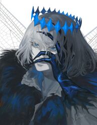  1boy absurdres arthropod_boy arthropod_limbs blue_eyes chinese_commentary commentary_request crown diamond_hairband dragonfly_wings fate/grand_order fate_(series) fur_trim grey_hair hand_on_own_face highres insect_wings looking_at_viewer male_focus medium_hair oberon_(fate) oberon_(third_ascension)_(fate) shirt simple_background smile solo upper_body white_background wings yin_miaogu 