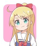  1girl :3 blonde_hair blue_dress blush border bow child closed_mouth commentary_request doyagao dress eyebrows_visible_through_hair green_eyes hair_bow highres himesaka_noa ixia_(ixia424) long_hair looking_at_viewer outside_border pink_background red_bow sailor_collar sailor_dress school_uniform simple_background smug solo thick_eyebrows upper_body watashi_ni_tenshi_ga_maiorita! white_border white_sailor_collar 