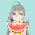  1girl :t ahoge alternate_costume bangs blue_background blue_hair blush colis dress eating food fruit gingham grey_hair hair_between_eyes hair_ribbon holding holding_food holding_fruit kantai_collection kiyoshimo_(kantai_collection) long_hair low_twintails multicolored_hair ribbon simple_background sleeveless sleeveless_dress solo sparkling_eyes twintails twitter_username two-tone_hair upper_body violet_eyes watermelon yellow_dress 