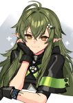  1girl antenna_hair arknights bangs black_gloves black_shirt commentary eyebrows_visible_through_hair fingerless_gloves gavial_(arknights) gloves green_hair hair_between_eyes hair_ornament hand_up head_rest highres long_hair looking_at_viewer pointy_ears shirt short_sleeves sigm@ smile solo upper_body yellow_eyes 
