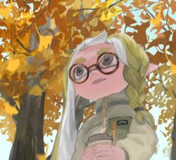  1girl asymmetrical_hair autumn autumn_leaves blonde_hair braid brown-framed_eyewear cup disposable_coffee_cup disposable_cup falling_leaves ga4me4 glasses grey_eyes holding holding_cup inkling inkling_girl inkling_player_character jacket leaf long_hair long_sleeves pointy_ears round_eyewear solo splatoon_(series) steam tentacle_hair tortoiseshell-framed_eyewear tree zipper zipper_pull_tab 