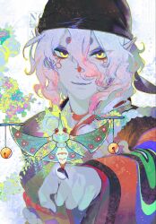  1boy bandana black_bandana eyeshadow facepaint fingernails gapamopa gekijouban_mononoke hair_between_eyes highres japanese_clothes kimono kusuriuri_(gekijouban_mononoke) long_fingernails long_hair looking_at_viewer makeup male_focus mononoke multicolored_hair orange_hair pointy_ears purple_nails scale_(mononoke) sharp_fingernails smile solo two-tone_hair white_hair yellow_eyes 