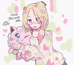  1girl blonde_hair blue_eyes bow bright_pupils dated facepaint flower green_bow hair_flower hair_ornament highres holding holding_pokemon jigglypuff long_hair looking_at_another low_twintails mina_(pokemon) off-shoulder_shirt off_shoulder one_eye_closed open_mouth paint_in_hair paint_on_clothes paint_splatter paint_splatter_on_face paint_stains pink_flower pokemon pokemon_(creature) pokemon_sm pudding_hair_ornament remoooon shirt simple_background sweater twintails violet_eyes white_background white_pupils white_sweater 