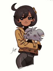  1girl black_bodysuit black_eyes black_hair bodysuit bodysuit_under_clothes brown_jacket closed_mouth commentary_request dark-skinned_female dark_skin emma_(pokemon) espurr grey_fur highres holding holding_pokemon jacket looking_at_viewer pokemon pokemon_(creature) pokemon_legends:_z-a shogo_(shogo70449442) signature simple_background smile solo standing violet_eyes white_background 
