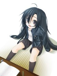  black_eyes black_hair kneehighs kuhouin_murasaki kurenai kurenai_musume sitting socks 