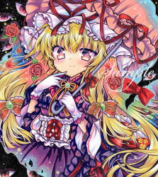  1girl blonde_hair blush bow closed_mouth commentary_request dress embellished_costume flower gap_(touhou) gloves hair_bow hat hat_ribbon holding holding_umbrella long_hair long_sleeves looking_at_viewer marker_(medium) mob_cap pink_umbrella purple_dress red_bow red_flower red_ribbon red_rose ribbon rose rui_(sugar3) sample_watermark smile solo touhou traditional_media umbrella very_long_hair violet_eyes watermark white_gloves white_hat wide_sleeves yakumo_yukari 