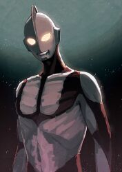  1boy absurdres alien arm_at_side colored_skin commentary compound_eyes dark_background dorsal_fin giant giant_male glowing glowing_eyes gradient_background green_background highres light_particles looking_at_viewer male_focus multicolored_skin no_pupils red_background red_skin ribs shin_ultraman silver_skin solo tokusatsu toned toned_male tuck_(tuck23978434) two-tone_background two-tone_skin ultra_series ultraman ultraman_(shin) upper_body white_eyes 