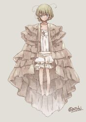  1girl alternate_costume antennae atoki bloomers blue_eyes cloak closed_mouth commentary_request frilled_cloak green_hair grey_background grey_cloak highres looking_at_viewer nightgown short_hair simple_background smile solo straight-on touhou white_bloomers white_nightgown wriggle_nightbug 