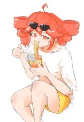  1girl ahoge cherroapg commentary drill_hair eating eyewear_on_head hair_between_eyes highres instant_cup_noodles instant_noodles kasane_teto leg_up liar_dancer_(synthesizer_v) looking_at_viewer medium_hair red_eyes red_hair shirt shorts slurping solo sunglasses synthesizer_v twin_drills untranslatable_commentary utau white_background white_shirt yellow_shorts 