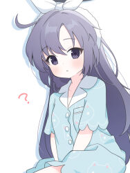  1girl ? absurdres black_halo blue_archive blue_pants blue_shirt blush bow bow_hairband breast_pocket collarbone commentary_request cowlick drop_shadow feet_out_of_frame hair_between_eyes hairband halo highres long_hair looking_at_viewer mechanical_halo pajamas pants petako_(ptpt_k) pocket pout purple_hair shirt short_sleeves sidelocks simple_background sitting solo turning_head very_long_hair violet_eyes white_background white_bow yuuka_(blue_archive) yuuka_(pajamas)_(blue_archive) 