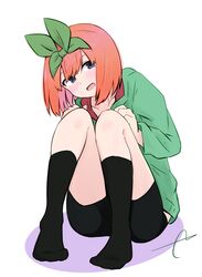  1girl :d bangs black_legwear black_shorts blue_eyes blush colored_shadow eyebrows_behind_hair full_body go-toubun_no_hanayome green_ribbon green_shirt hair_between_eyes hair_ribbon head_tilt highres kneehighs knees_up kujou_karasuma long_sleeves looking_at_viewer nakano_yotsuba no_shoes open_mouth orange_hair ribbon shadow shirt short_shorts shorts signature sitting smile solo white_background 