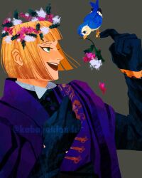  1boy 1other artist_name bird bird_wings black_gloves blonde_hair blue_bird bob_cut flower gloves green_eyes grey_background hand_up hat_feather head_wreath highres humming kabayakiondo long_sleeves male_focus multiple_boys music open_mouth petals pink_flower pomefiore_dorm_uniform purple_robe robe rook_hunt short_hair simple_background singing solo twisted_wonderland twitter_username white_flower wings 