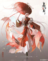  1boy absurdres alternate_costume arm_guards asymmetrical_sleeves bell bird bird_brooch black_boots black_sash blade_(honkai:_star_rail) boots branch cape cherry_blossoms chinese_clothes chinese_commentary chinese_text commentary_request curtained_hair earrings en_pointe falling_petals feather_boa feathers flame_print flower full_body gradient_background grey_background hair_flower hair_ornament hand_up hanfu highres holding holding_umbrella honkai:_star_rail honkai_(series) iridescent_clothes jade_(gemstone) jewelry jingle_bell long_hair long_sleeves luningzi male_focus mismatched_earrings mismatched_sleeves necklace oil-paper_umbrella open_hand parted_bangs parted_lips pearl_necklace pelvic_curtain pendant petals pink_petals plume red_cape red_feathers red_hanfu red_ribbon red_robe red_umbrella ribbon ripples robe sash seal_impression smile solo standing standing_on_one_leg star_(symbol) star_necklace stud_earrings swallow_(bird) tassel tassel_earrings tassel_necklace two-tone_hanfu umbrella umbrella_flower umbrella_ribbon violet_eyes waist_sash watermark weibo_watermark white_background white_hair white_hanfu white_robe wide_sleeves yingxing_(honkai:_star_rail) 