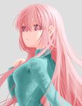  1girl :/ breasts expressionless from_side grey_background hair_between_eyes hata_no_kokoro highres long_hair looking_back medium_breasts pink_hair shirt sidelighting simple_background solo totoroitamon touhou upper_body 