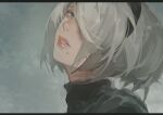  1girl black_hairband blue_eyes cropped grey_hair grey_sky hair_over_one_eye hairband ian_olympia looking_at_viewer mole mole_under_mouth nier_(series) nier_automata outdoors parted_lips pink_lips short_hair signature solo turtleneck yorha_no._2_type_b 