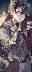  1boy black_gloves black_hair blue_eyes commentary_request cowboy_shot ear_piercing fingerless_gloves genshin_impact gloves grey_pants grey_shirt hair_between_eyes hand_on_own_hip hand_up highres looking_at_viewer male_focus pants parted_lips piercing shiraume_(hakubaian) shirt short_hair short_sleeves solo twitter_username wriothesley_(genshin_impact) 