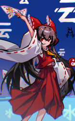  1girl absurdres ascot between_fingers blue_background bow brown_hair chinese_commentary closed_mouth commentary_request detached_sleeves frilled_bow frilled_hair_tubes frills genmu_(bilibili_6462526) hair_bow hair_tubes hakurei_reimu highres holding holding_ofuda long_hair looking_at_viewer ofuda ofuda_between_fingers orb red_bow red_eyes red_skirt ribbon-trimmed_sleeves ribbon_trim signature skirt skirt_set smile solo touhou translation_request very_long_hair yellow_ascot yin_yang yin_yang_orb 
