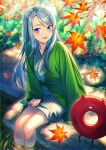  1girl alternate_costume autumn autumn_leaves blush enemy_lifebuoy_(kantai_collection) eyebrows_visible_through_hair green_kimono hair_ornament hairband japanese_clothes kantai_collection kimono leaf long_hair long_sleeves looking_at_viewer maple_leaf open_mouth outdoors plant sagiri_(kantai_collection) silver_hair sitting smile solo tree unowen violet_eyes water yukata 