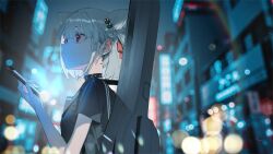  1girl backlighting blurry bokeh breasts cellphone choker city commentary commission cone_hair_bun depth_of_field expressionless guitar_case hair_bun highres instrument_case looking_to_the_side night phone red_eyes shiomi_(lowrise) shiratama_utano shirt skeb_commission small_breasts smartphone solo univirtual upper_body virtual_youtuber white_hair 