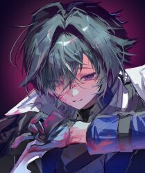  1boy absurdres black_choker blood blood_on_clothes blood_on_face blood_on_hand blood_on_weapon blue_eyes choker collared_shirt dagger dark_background eyes_visible_through_hair genshin_impact green_hair hair_between_eyes hair_intakes hair_over_one_eye highres holding holding_dagger holding_knife holding_weapon knife lohen_(genshin_impact) male_focus red_eyes red_pupils shirt smile solo teeth vibu_(vibu624) weapon 