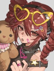  1girl ahoge bandaid bandaid_on_face black_shirt bloodshot_eyes chouti_ttt commentary double-parted_bangs drill_hair eyewear_on_head grey_background hair_between_eyes hair_ornament hairpin headphones heart heart-shaped_eyewear hello_kitty_hair_ornament highres jewelry kasane_teto light_blush multiple_hairclips necklace open_mouth red_eyes red_hair shirt sidelocks simple_background sleeveless sleeveless_shirt star_(symbol) stuffed_animal stuffed_toy teddy_bear teeth twin_drills untranslatable_commentary upper_teeth_only utau 