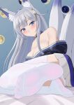  1girl animal_ear_fluff animal_ears azur_lane bangs bare_shoulders bed bed_sheet beige_skirt black_kimono blue_collar blue_eyes blunt_bangs breasts collar commentary eyebrows_visible_through_hair fox_ears fox_girl fox_tail hair_ornament highres japanese_clothes kimono large_breasts lemon_kele long_hair looking_at_viewer mixed-language_commentary no_shoes off-shoulder_kimono on_bed parted_lips shinano_(azur_lane) silver_hair simple_background skirt_under_kimono soles solo tail teeth thighs toes white_legwear 