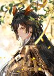  1boy bangs black_hair blurry blurry_background blurry_foreground branch brown_hair cloak closed_mouth dragon_horns earrings falling_leaves genshin_impact hair_between_eyes horns jewelry leaf long_hair looking_at_viewer looking_back male_focus multicolored_hair qing scales single_earring solo yellow_eyes zhongli_(genshin_impact) 