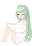  1girl bangs bare_legs bare_shoulders barefoot blush closed_mouth collared_shirt eyebrows_visible_through_hair feet_out_of_frame green_hair hair_between_eyes highres knees_up leg_hug long_hair long_sleeves looking_at_viewer naked_shirt off_shoulder original red_eyes roido_(taniko-t-1218) shirt simple_background sitting sleeves_past_wrists solo very_long_hair white_background white_shirt 