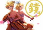  1boy 1girl aryuma772 back-to-back bare_shoulders blonde_hair blue_eyes bow character_name cherry_blossoms commentary countdown gekokujou_(vocaloid) grin hair_bow hair_ribbon highres holding holding_sword holding_weapon japanese_clothes kagamine_len kagamine_rin katana kimono looking_at_viewer looking_back open_clothes open_kimono orange_kimono petals ribbon sarashi sheath short_hair smile spiky_hair sword translated unsheathing upper_body vocaloid weapon white_background white_bow 