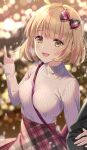  1girl 1other :d ahoge bangs blonde_hair blunt_bangs blurry blurry_background blush bokeh bow breasts character_request commentary_request depth_of_field eyebrows_visible_through_hair hair_bow highres holding_arm index_finger_raised kuroki_(ma-na-tu) looking_at_viewer medium_breasts multicolored_hair open_mouth plaid plaid_bow pointing princess_connect! princess_connect!_re:dive ribbed_sweater short_hair smile solo_focus streaked_hair sweater upper_body white_sweater yellow_eyes 