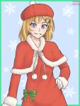  1girl blonde_hair blue_background blue_eyes border bow collarbone fur_trim gloves green_border hair_ornament hand_on_hip hat hololive hololive_english kirby_otaku looking_at_viewer multicolored multicolored_eyes parted_lips pink_eyes santa_costume santa_hat smile snowflake_background solo spaghetti_strap virtual_youtuber watson_amelia white_gloves 