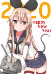  &gt;_&lt; 1girl 2020 absurdres black_hairband blonde_hair blue_skirt blush brown_eyes closed_mouth collarbone commentary_request elbow_gloves gloves hair_between_eyes hairband happy_new_year highres kantai_collection long_hair looking_at_viewer mouse_tail new_year pleated_skirt rensouhou-chan shimakaze_(kancolle) simple_background skirt smile striped striped_legwear tail thigh-highs tiemu_(man190) white_background white_gloves zettai_ryouiki 