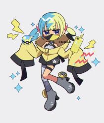  1girl aqua_hair bandeau black_hair blonde_hair canari_(pokemon) cosplay full_body grey_pantyhose highres holding holding_poke_ball iono_(pokemon) iono_(pokemon)_(cosplay) jacket jitome long_sleeves looking_at_viewer mask mouth_mask multicolored_hair pantyhose poke_ball pokemon pokemon_legends:_z-a popo_(popopuri) quick_ball rotom rotom_phone single_leg_pantyhose sleeves_past_fingers sleeves_past_wrists thigh_strap twitter_username violet_eyes wide_sleeves yellow_jacket 