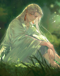  1boy androgynous barefoot bishounen blurry blurry_background chinese_clothes closed_mouth commentary dappled_sunlight day depth_of_field earrings english_commentary eyeliner facial_mark forehead_mark grass hanfu huadian jewelry kkcoocool knees_up light_frown long_hair long_sleeves looking_at_viewer makeup male_focus on_grass outdoors plant project_camellia red_eyeliner robe sitting solo sunlight tassel tassel_earrings very_long_hair white_hair white_hanfu white_robe xiao_hua_(project_camellia) yellow_eyes 