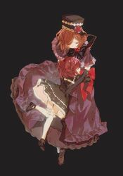  2girls aged_down beads black_bow black_dress black_gloves black_hat bob_cut bow closed_eyes dress dress_bow elbow_gloves eva_beatrice floating_clothes flower frilled_thighhighs frills full_body gloves hair_beads hair_ornament hat hat_flower hat_ribbon height_difference highres hug leg_up lolita_fashion medium_hair multiple_girls orange_hair purple_dress red_bow red_flower red_hair red_rose ribbon ribbon-trimmed_headwear ribbon_trim rose short_hair thigh-highs umineko_no_naku_koro_ni ushiromiya_ange white_thighhighs zhenshidegancuiyaoqinidetuweiba 