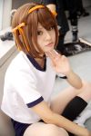  cosplay gym_uniform hair_ribbons photo sakuramochi_mako socks suzumiya_haruhi suzumiya_haruhi_no_yuuutsu 