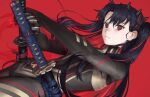  1girl black_hair bodysuit fate/grand_order fate_(series) highres horns ishtar_(fate)_(all) katana kouzuki_kei long_hair looking_at_viewer red_background red_eyes redhead sheath sheathed simple_background solo space_ishtar_(fate) sword weapon 
