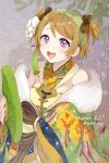  1girl :d bangs bare_shoulders bow brown_bow brown_hair commentary_request dated eyebrows_visible_through_hair fan folding_fan fur-trimmed_kimono fur_trim green_hairband green_kimono hair_bow hairband happy_birthday highres holding holding_fan japanese_clothes kimono koizumi_hanayo leafwow looking_at_viewer love_live! love_live!_school_idol_project off_shoulder open_mouth short_hair smile solo striped striped_hairband swept_bangs two_side_up upper_teeth violet_eyes 