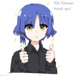  1girl black_shirt blue_hair bocchi_the_rock! closed_mouth double_thumbs_up hair_ornament hairclip highres koto-sensei looking_at_viewer mole mole_under_eye shirt short_hair simple_background solo sparkle thank_you thumbs_up upper_body white_background yamada_ryou yellow_eyes 