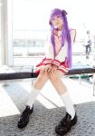  cosplay hair_ribbons hiiragi_kagami lucky_star naito photo purple_hair sailor_uniform school_uniform socks twintails 